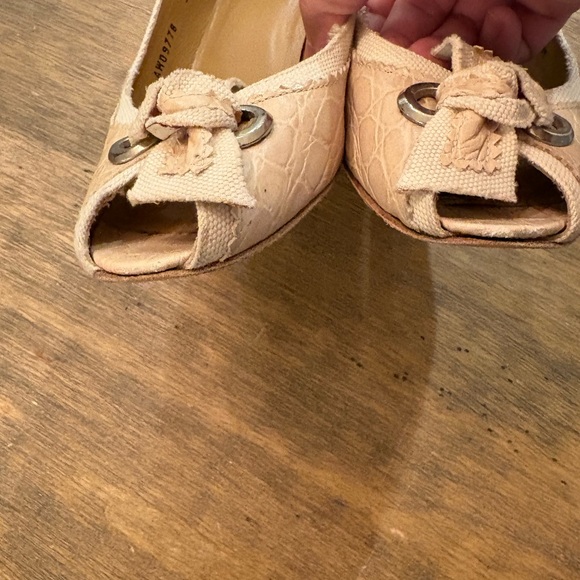 Stuart Weitzman 9 Elegant Cream Peep-Toe Women Shoes - Picture 2 of 10